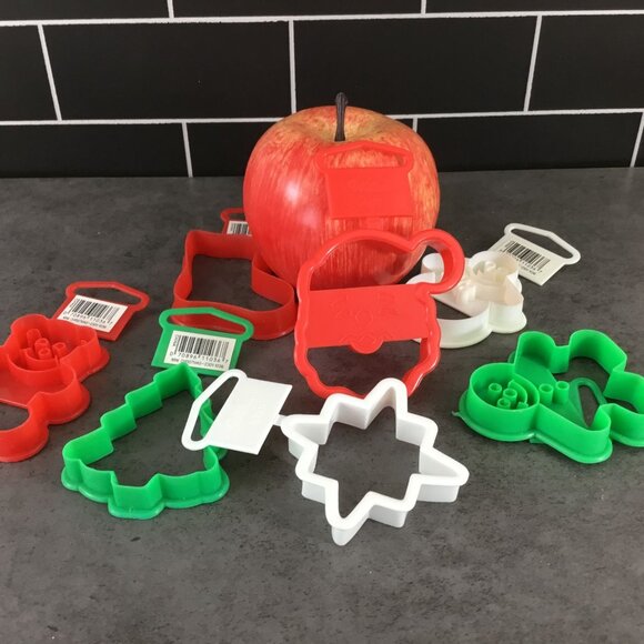 Wilton Mini Christmas Cookie Cutters Set Of 7 Plastic Shapes Bear Santa Tree Sno - Picture 10 of 10